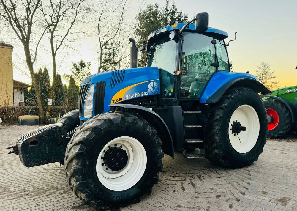 New Holland T8040 - Τρακτέρ: φωτογραφία 5 New Holland T8040 - Τρακτέρ: φωτογραφία 5