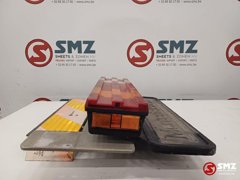 Mercedes-Benz Occ achterlicht links met steun Mercedes - Φανάρι πίσω για Φορτηγό: φωτογραφία 4 Mercedes-Benz Occ achterlicht links met steun Mercedes - Φανάρι πίσω για Φορτηγό: φωτογραφία 4