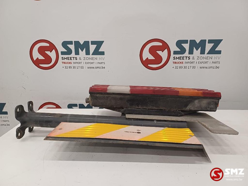 Mercedes-Benz Occ achterlicht links met steun Mercedes - Φανάρι πίσω για Φορτηγό: φωτογραφία 2 Mercedes-Benz Occ achterlicht links met steun Mercedes - Φανάρι πίσω για Φορτηγό: φωτογραφία 2