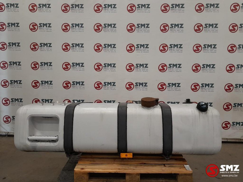 Mercedes-Benz Occ brandstoftank 660L + AdBluetank 75L met steune - Ρεζερβουάρ καυσίμου για Φορτηγό: φωτογραφία 1 Mercedes-Benz Occ brandstoftank 660L + AdBluetank 75L met steune - Ρεζερβουάρ καυσίμου για Φορτηγό: φωτογραφία 1