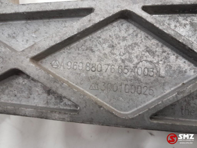 Mercedes-Benz Occ set koplampsteunen L/R Mercedes - Προβολέας για Φορτηγό: φωτογραφία 4 Mercedes-Benz Occ set koplampsteunen L/R Mercedes - Προβολέας για Φορτηγό: φωτογραφία 4