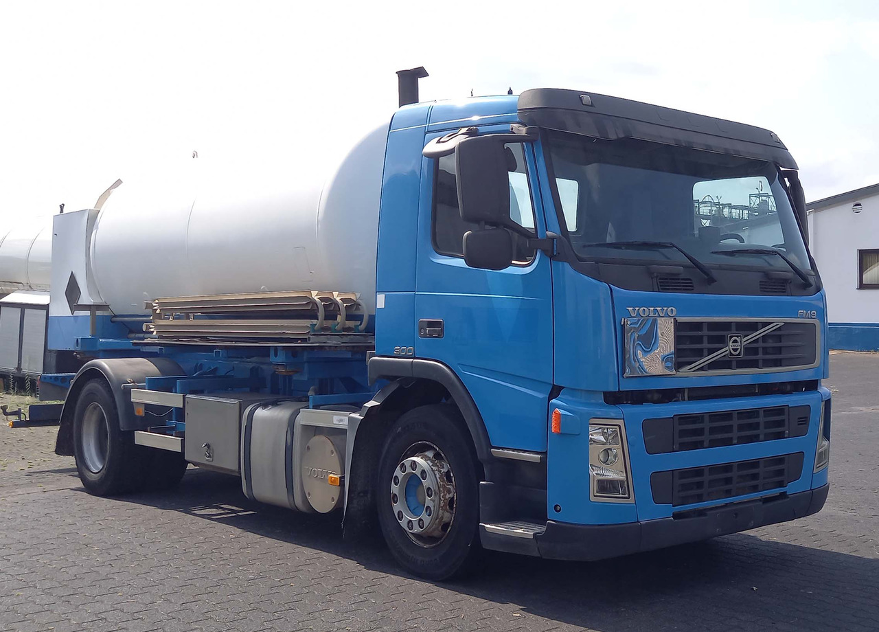 VOLVO Gas oxygen, argon, nitrogen - Φορτηγό βυτιοφόρο: φωτογραφία 1 VOLVO Gas oxygen, argon, nitrogen - Φορτηγό βυτιοφόρο: φωτογραφία 1