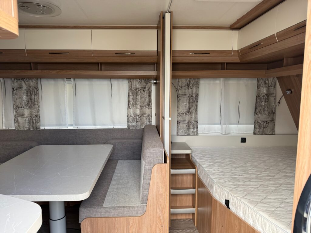 Hobby 545 KMF DE LUXE 2021 - Ρυμουλκούμενο τροχόσπιτο: φωτογραφία 5 Hobby 545 KMF DE LUXE 2021 - Ρυμουλκούμενο τροχόσπιτο: φωτογραφία 5