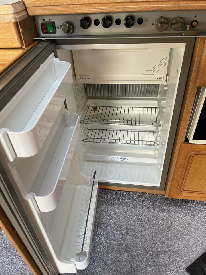 Ρυμουλκούμενο τροχόσπιτο Hobby 560 UL Prestige 1998: φωτογραφία 8