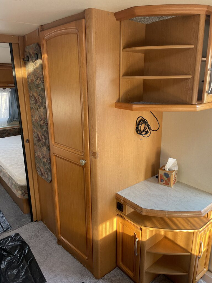 Ρυμουλκούμενο τροχόσπιτο Hobby 560 UL Prestige 1998: φωτογραφία 11