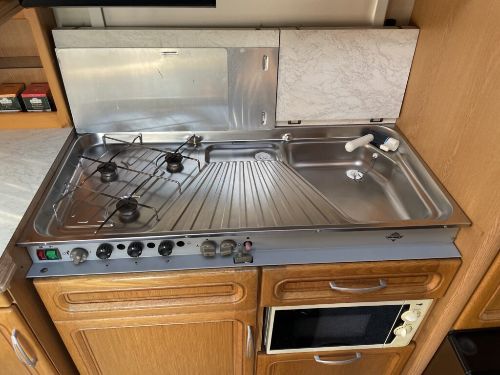 Ρυμουλκούμενο τροχόσπιτο Hobby 560 UL Prestige 1998: φωτογραφία 7