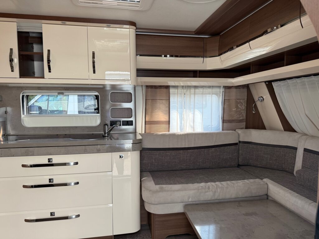 Hobby 720 KWFU Prestige 2020 - Ρυμουλκούμενο τροχόσπιτο: φωτογραφία 5 Hobby 720 KWFU Prestige 2020 - Ρυμουλκούμενο τροχόσπιτο: φωτογραφία 5