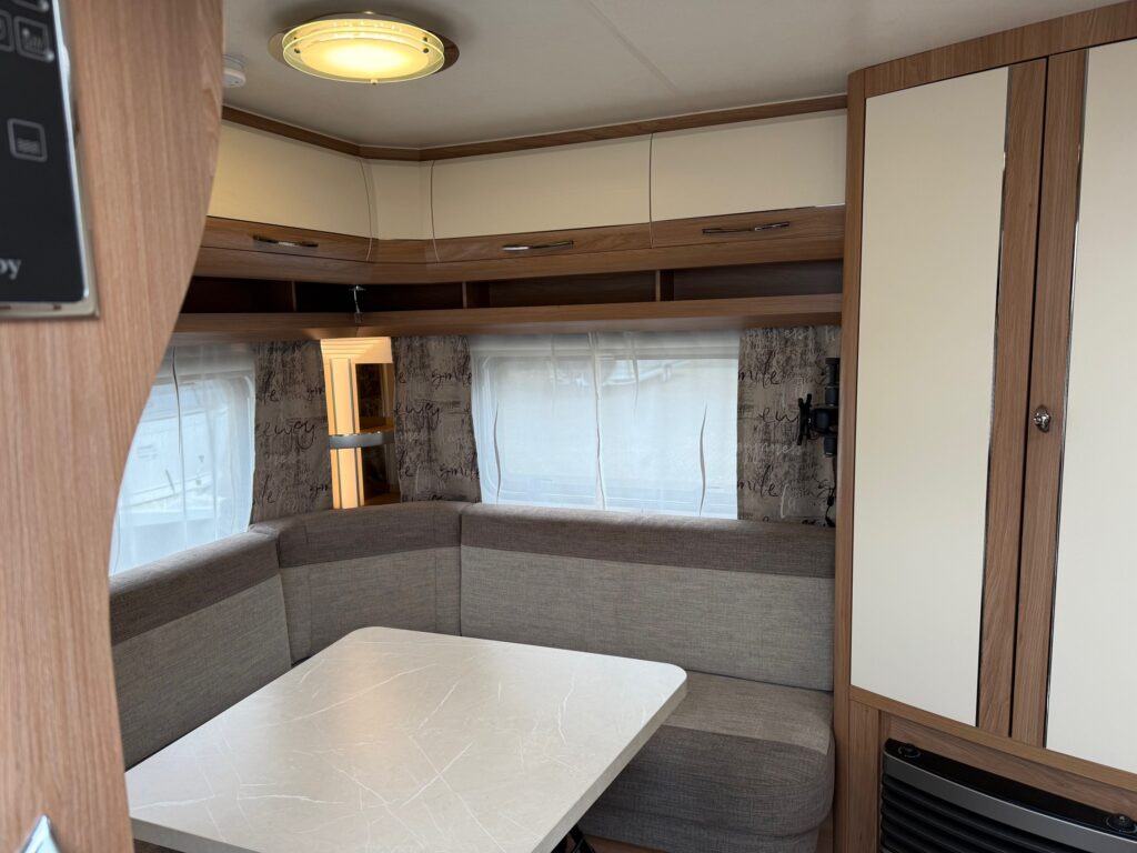 Hobby De Luxe 455 UF 2020 - Ρυμουλκούμενο τροχόσπιτο: φωτογραφία 5 Hobby De Luxe 455 UF 2020 - Ρυμουλκούμενο τροχόσπιτο: φωτογραφία 5