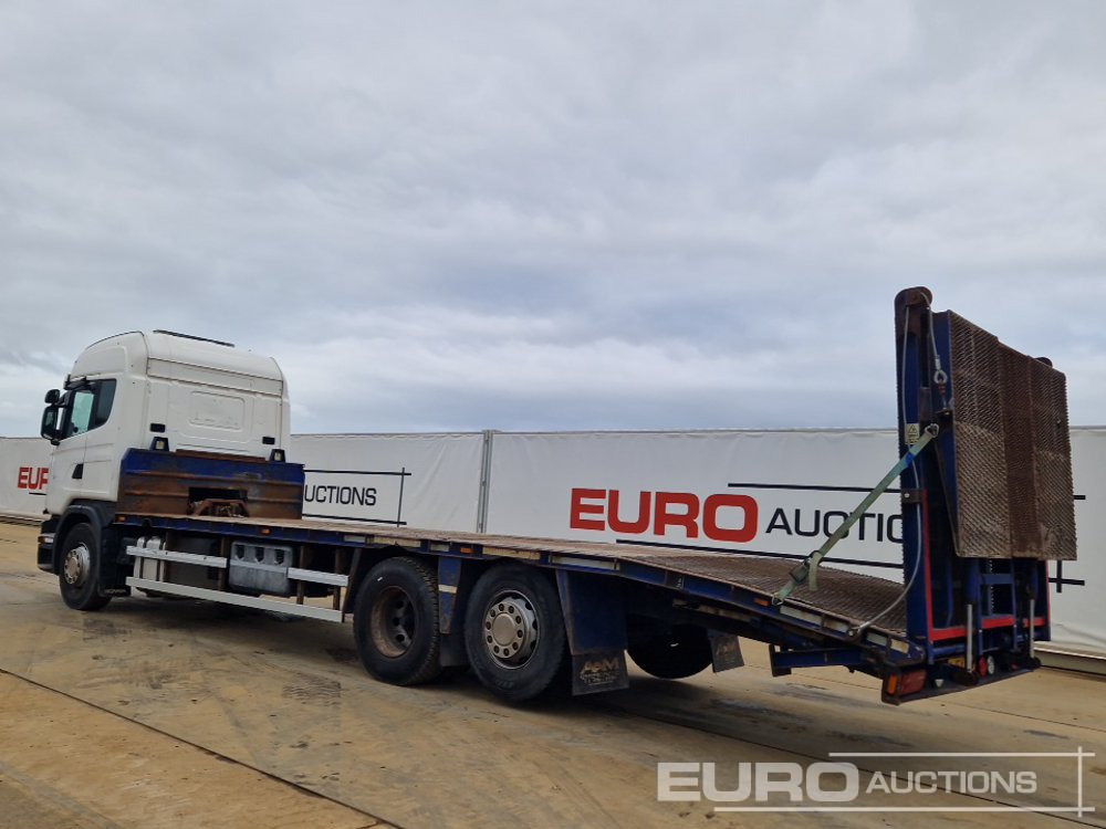 2014 Scania 6x2 Rear Lift Beavertail Plant Lorry, Auto Gearbox, Cruise Control, A/C, Winch, Hydraulic Fliptoe Ramp (HPI Export Marker - UK Registration Documents Are Not Available) - Φορτηγό με ανοιχτή καρότσα: φωτογραφία 3 2014 Scania 6x2 Rear Lift Beavertail Plant Lorry, Auto Gearbox, Cruise Control, A/C, Winch, Hydraulic Fliptoe Ramp (HPI Export Marker - UK Registration Documents Are Not Available) - Φορτηγό με ανοιχτή καρότσα: φωτογραφία 3
