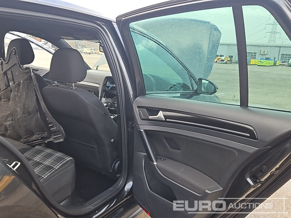 Αυτοκίνητο 2016 Volkswagen Golf: φωτογραφία 25 Αυτοκίνητο 2016 Volkswagen Golf: φωτογραφία 25