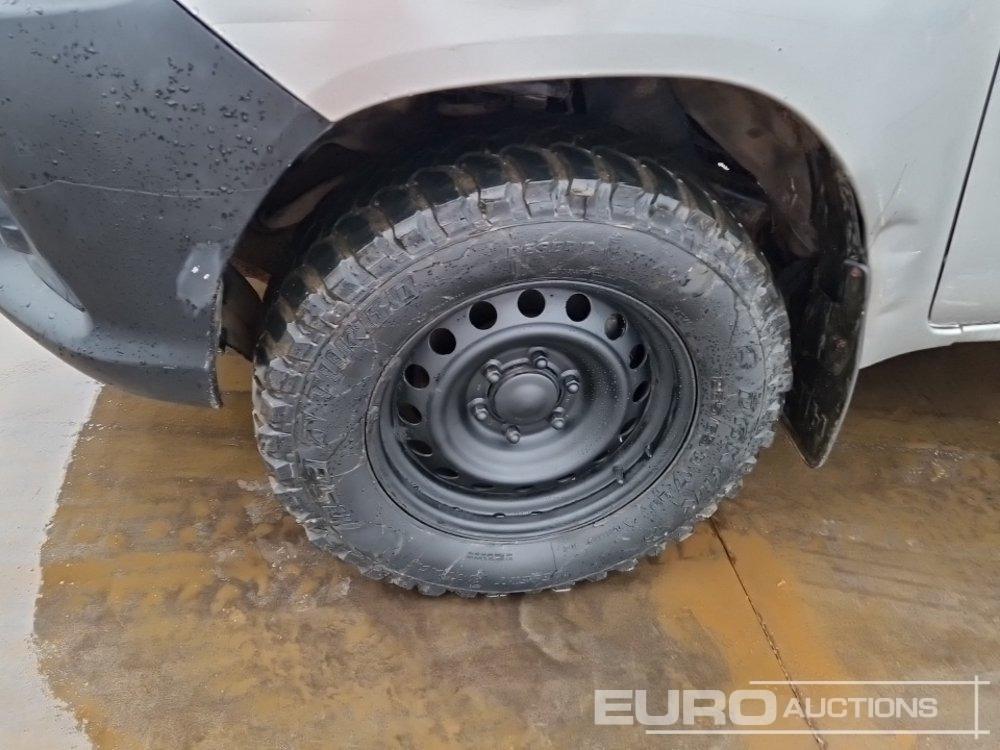 Ημιφορτηγό 2017 Toyota Hilux: φωτογραφία 9