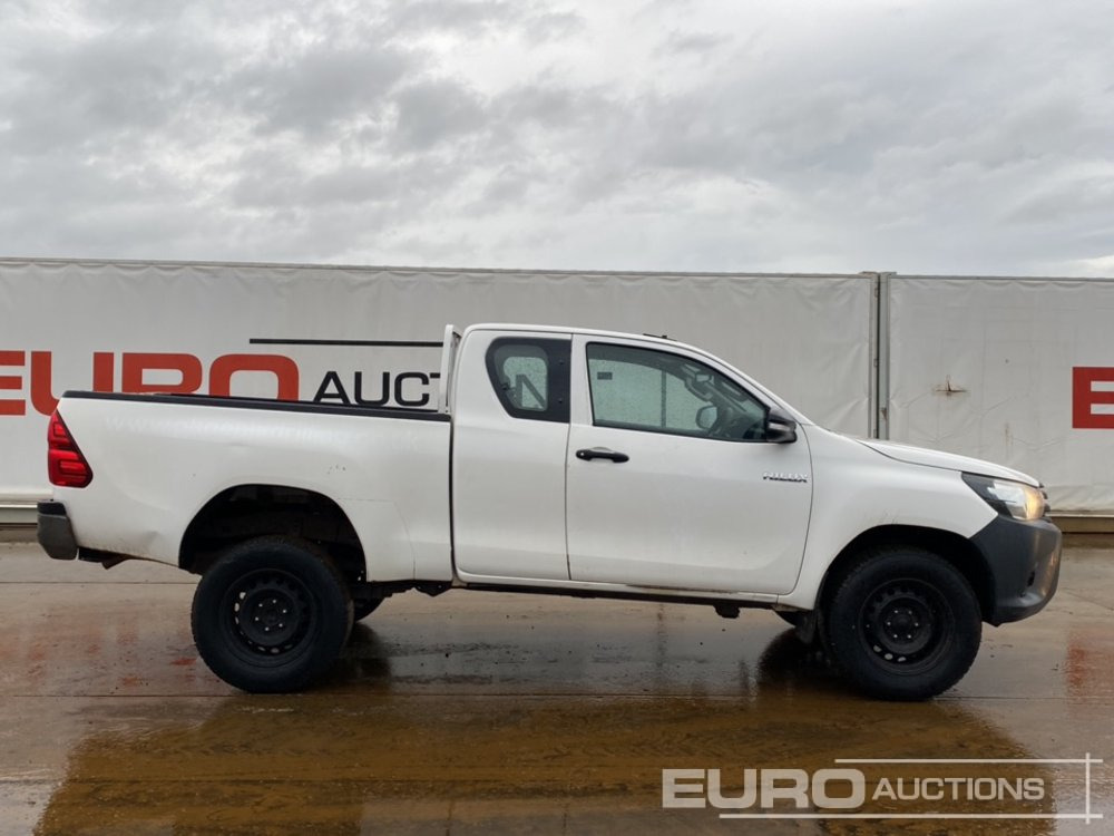 2017 Toyota Hilux - Ημιφορτηγό: φωτογραφία 2 2017 Toyota Hilux - Ημιφορτηγό: φωτογραφία 2