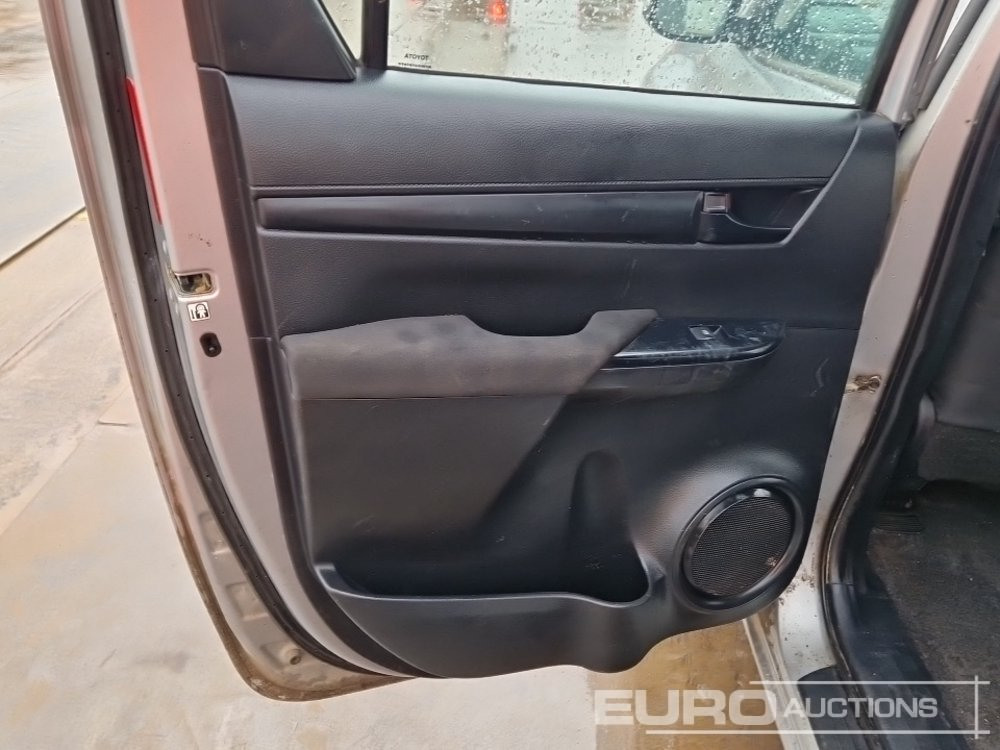 Ημιφορτηγό 2017 Toyota Hilux: φωτογραφία 26