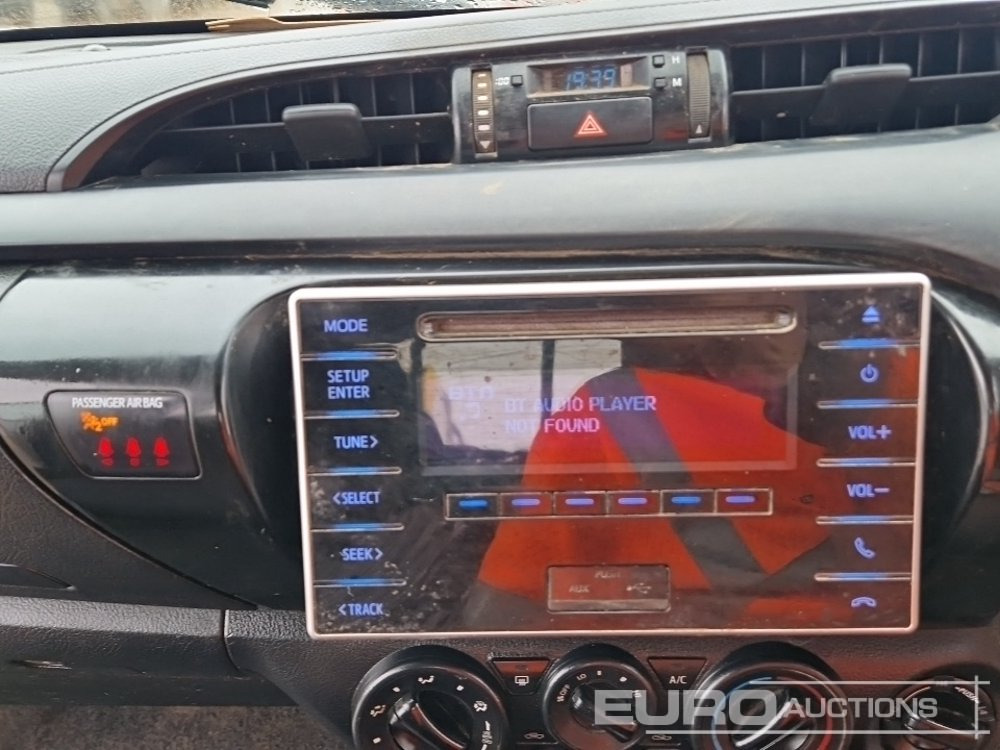 Ημιφορτηγό 2017 Toyota Hilux: φωτογραφία 40