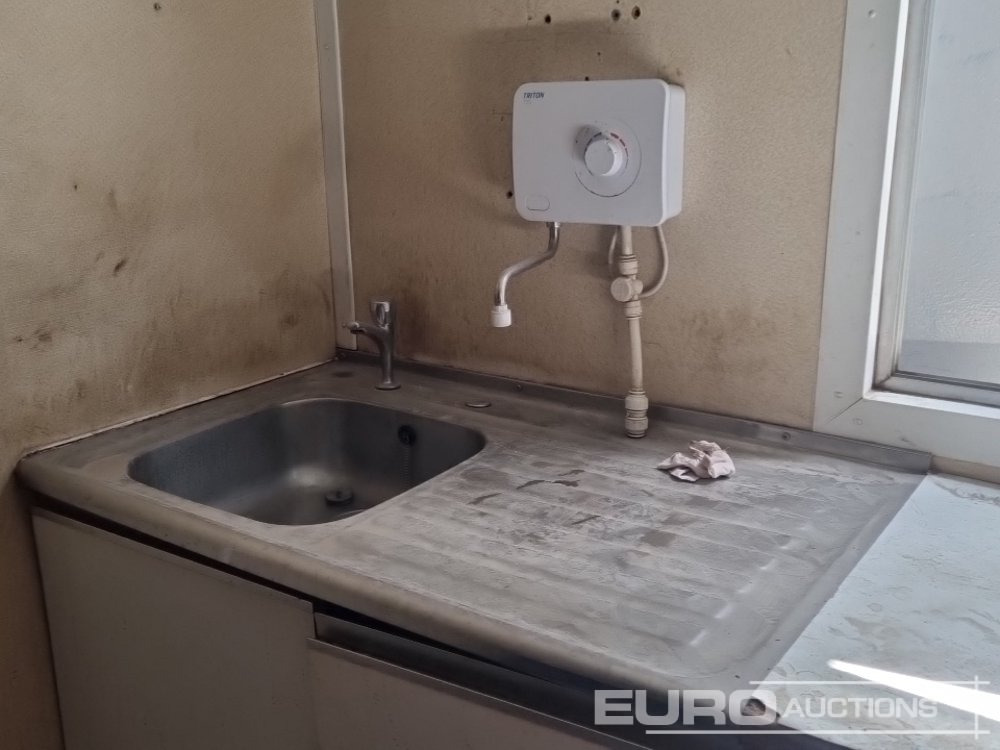 Εμπορευματοκιβώτιο 30' x 10' Canteen, Drying Room (Cannot Be Reconsigned): φωτογραφία 15