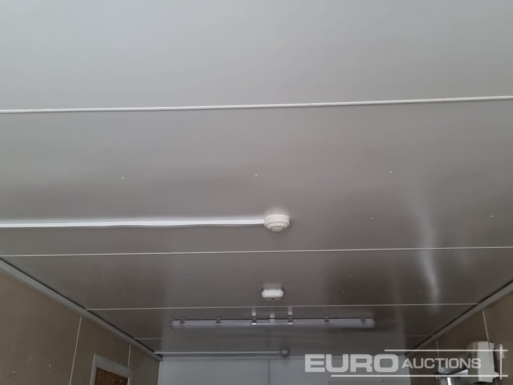 Εμπορευματοκιβώτιο 30' x 10' Canteen, Drying Room (Cannot Be Reconsigned): φωτογραφία 31