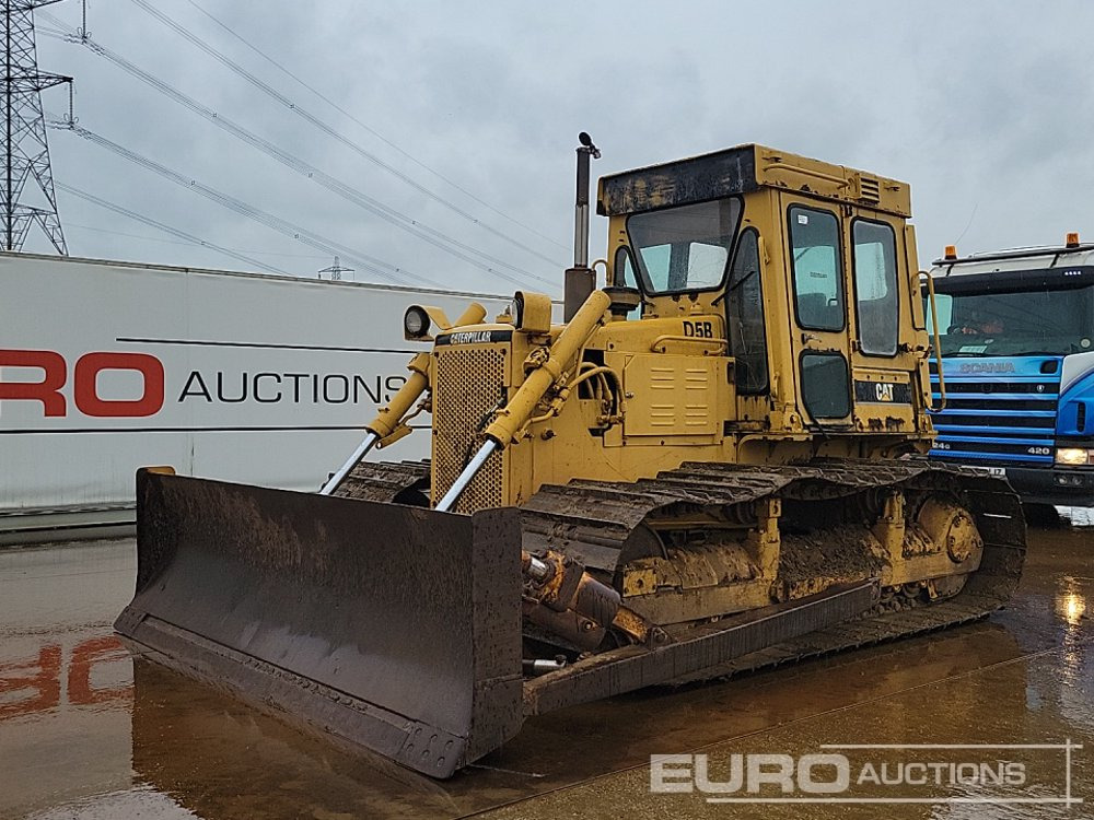 CAT D5B - Μπουλντόζα: φωτογραφία 1 CAT D5B - Μπουλντόζα: φωτογραφία 1