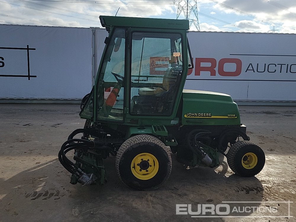 John Deere 3235B - Χλοοκοπτικό: φωτογραφία 2 John Deere 3235B - Χλοοκοπτικό: φωτογραφία 2