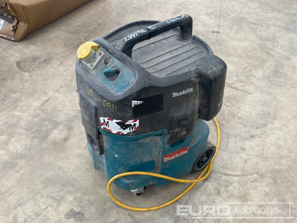Makita 447M 110 Volt Dust Extractor - Εξοπλισμού κατασκευών: φωτογραφία 4 Makita 447M 110 Volt Dust Extractor - Εξοπλισμού κατασκευών: φωτογραφία 4