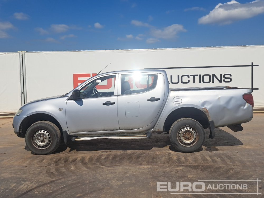 Mitsubishi L200 - SUV: φωτογραφία 2 Mitsubishi L200 - SUV: φωτογραφία 2