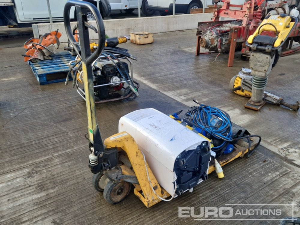Pallet Truck, 110Volt Submersible Water Pump, 230Volt Dehumidifier, Battery Work Light, 230Volt Splitter - Εξοπλισμού κατασκευών: φωτογραφία 1 Pallet Truck, 110Volt Submersible Water Pump, 230Volt Dehumidifier, Battery Work Light, 230Volt Splitter - Εξοπλισμού κατασκευών: φωτογραφία 1
