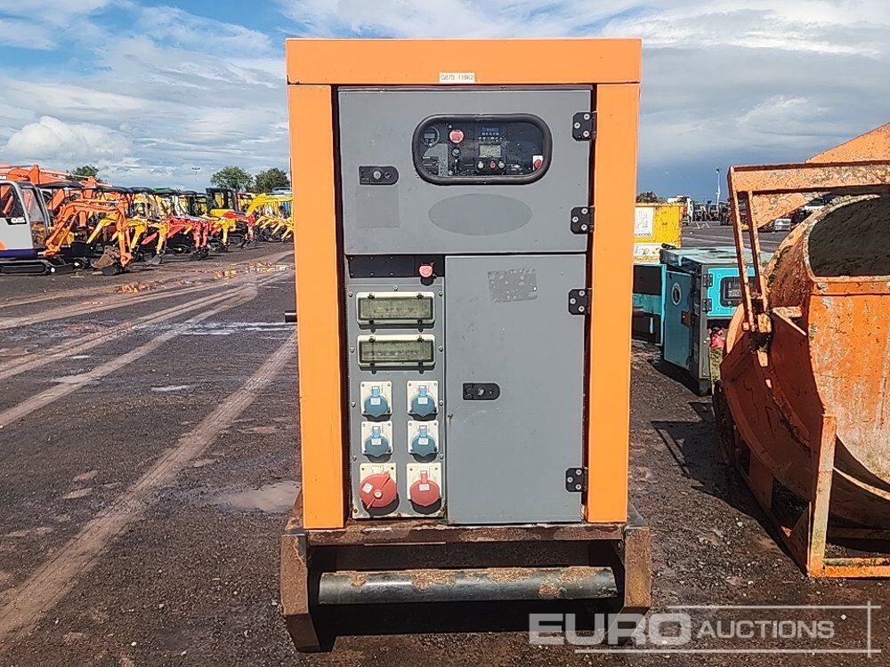 SDMO R90 - Βιομηχανική γεννήτρια: φωτογραφία 2 SDMO R90 - Βιομηχανική γεννήτρια: φωτογραφία 2