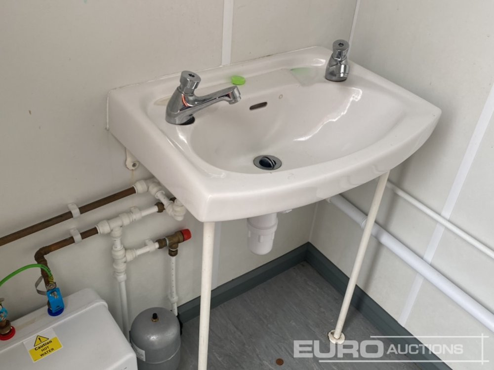 Thurston 20' x 9' Toilet Block (Keys in Office) (Cannot Be Reconsigned) - Εμπορευματοκιβώτιο: φωτογραφία 5 Thurston 20' x 9' Toilet Block (Keys in Office) (Cannot Be Reconsigned) - Εμπορευματοκιβώτιο: φωτογραφία 5