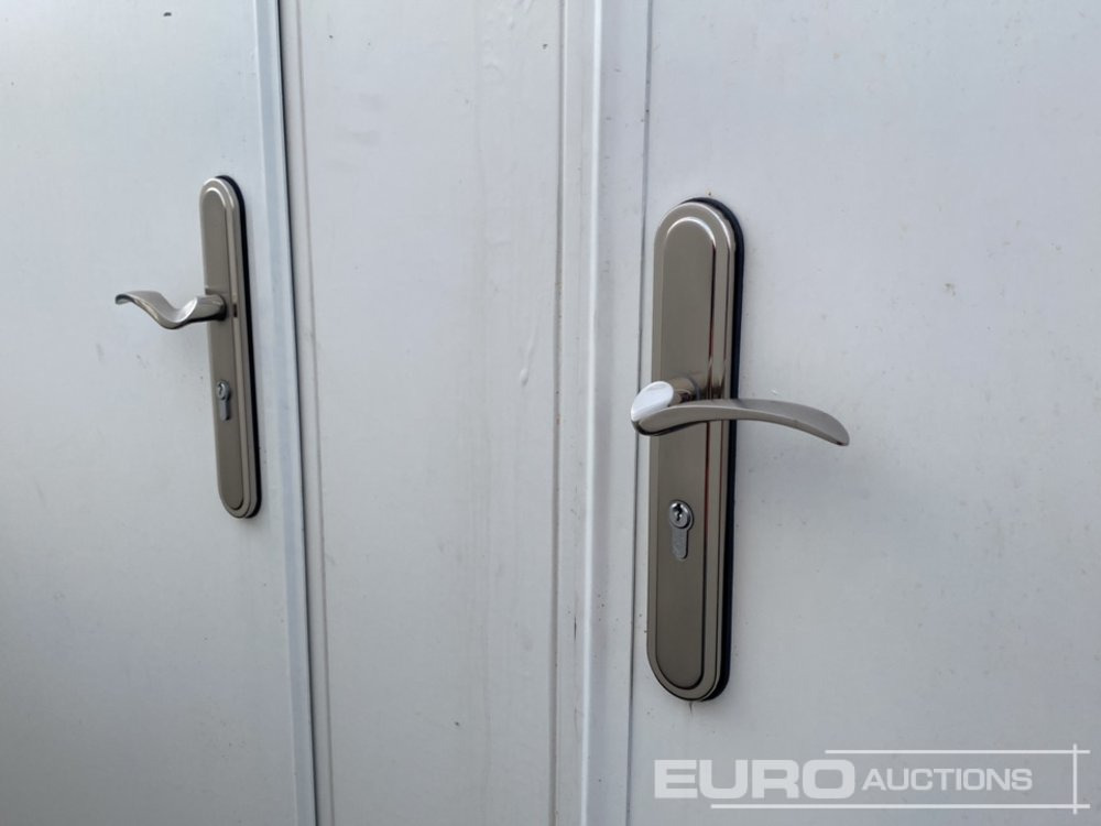 Thurston 20' x 9' Toilet Block (No Keys) (Cannot Be Reconsigned) - Εμπορευματοκιβώτιο: φωτογραφία 5 Thurston 20' x 9' Toilet Block (No Keys) (Cannot Be Reconsigned) - Εμπορευματοκιβώτιο: φωτογραφία 5