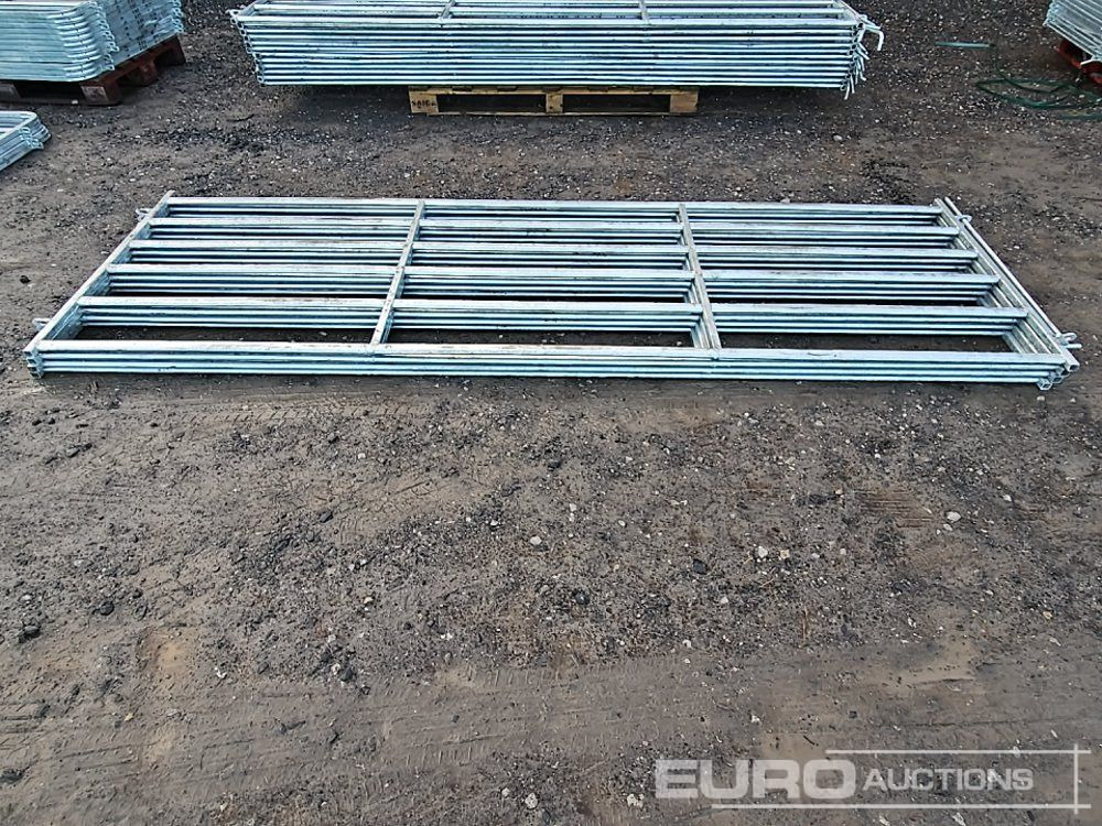 Unused 10' Galvanised Calf Hurdle (4 of) - Γεωργικά μηχανήματα: φωτογραφία 1 Unused 10' Galvanised Calf Hurdle (4 of) - Γεωργικά μηχανήματα: φωτογραφία 1