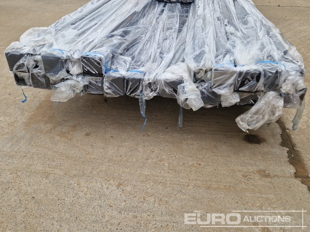 Εξοπλισμού κατασκευών Unused Galvanised & Powder Coated Heavy Duty (5mm) Wire Mesh Fencing, 25 x H2.4m x W2.2m Panels, 26 x 60mm x 60mm x3m Posts, with Fittings (Black): φωτογραφία 17