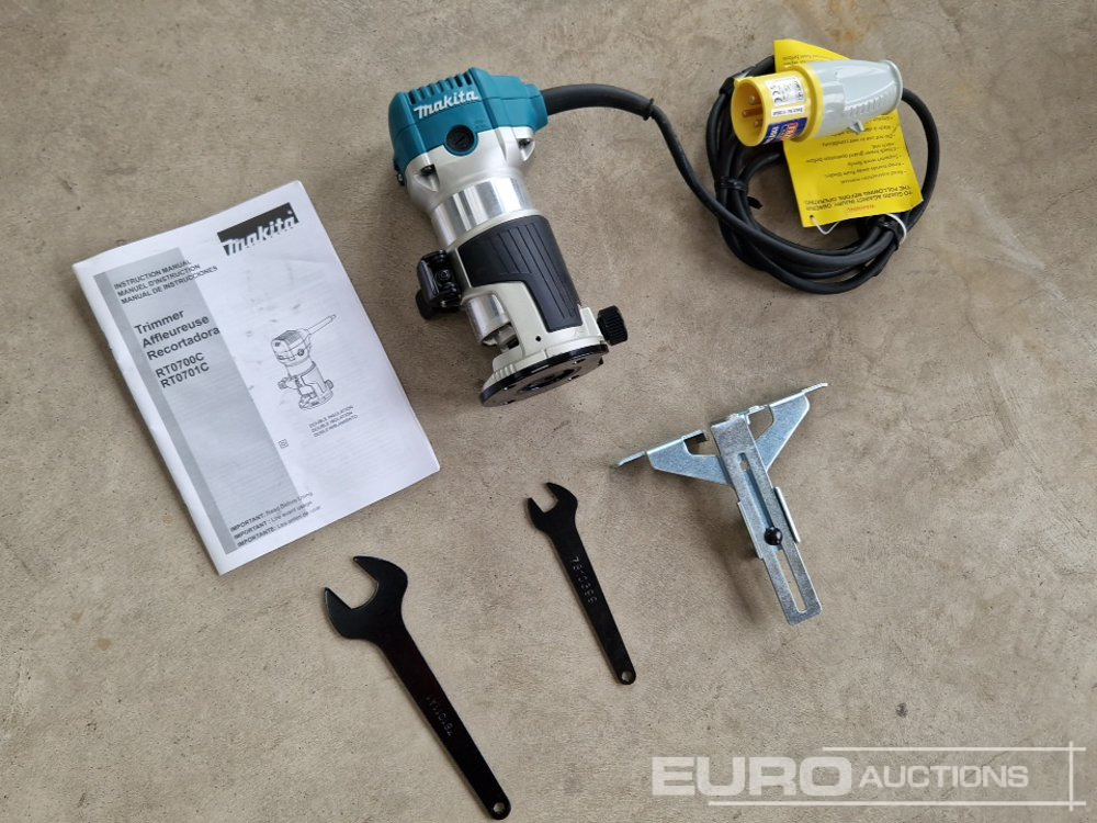 Unused Makita RT0700C 110v Router - Εξοπλισμού κατασκευών: φωτογραφία 2 Unused Makita RT0700C 110v Router - Εξοπλισμού κατασκευών: φωτογραφία 2