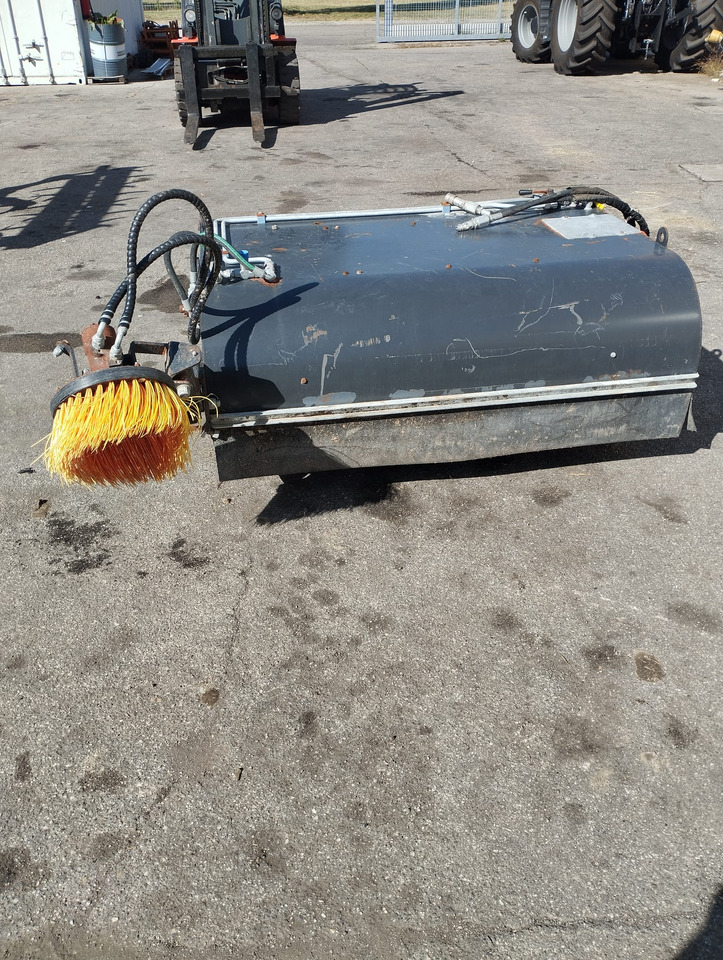 Spazzola usata per SkidLoader Marlia SPZ50 - Σκούπα: φωτογραφία 1 Spazzola usata per SkidLoader Marlia SPZ50 - Σκούπα: φωτογραφία 1