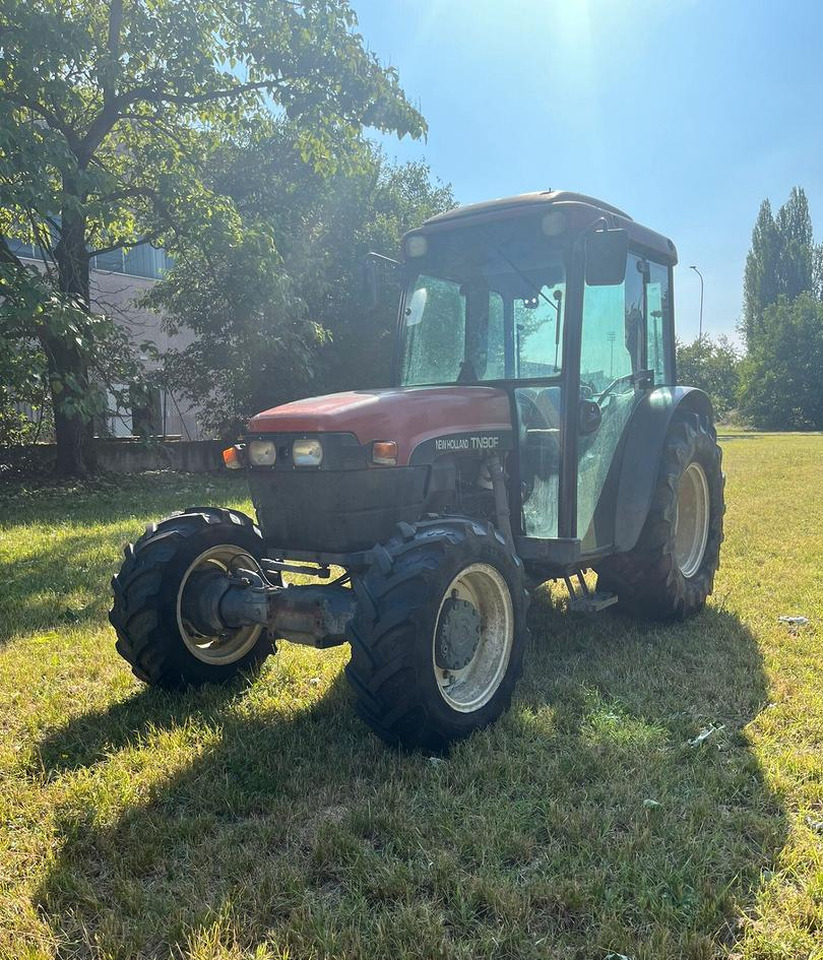 Trattore usato New Holland TNF90 - Τρακτέρ: φωτογραφία 1 Trattore usato New Holland TNF90 - Τρακτέρ: φωτογραφία 1