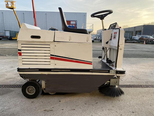 Dulevo 75 EH, Veegmachine - Σάρωθρο δρόμων: φωτογραφία 4 Dulevo 75 EH, Veegmachine - Σάρωθρο δρόμων: φωτογραφία 4