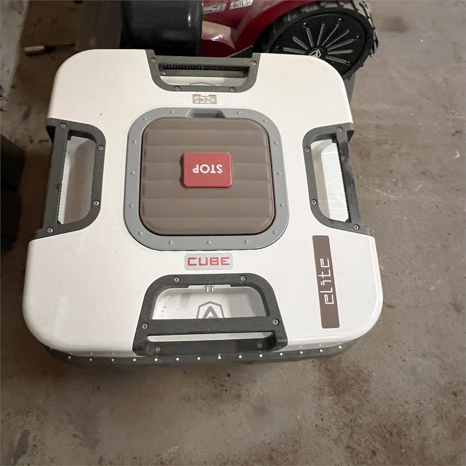 Ambrogio Cube Elite 4 WD - Χλοοκοπτικό: φωτογραφία 5 Ambrogio Cube Elite 4 WD - Χλοοκοπτικό: φωτογραφία 5