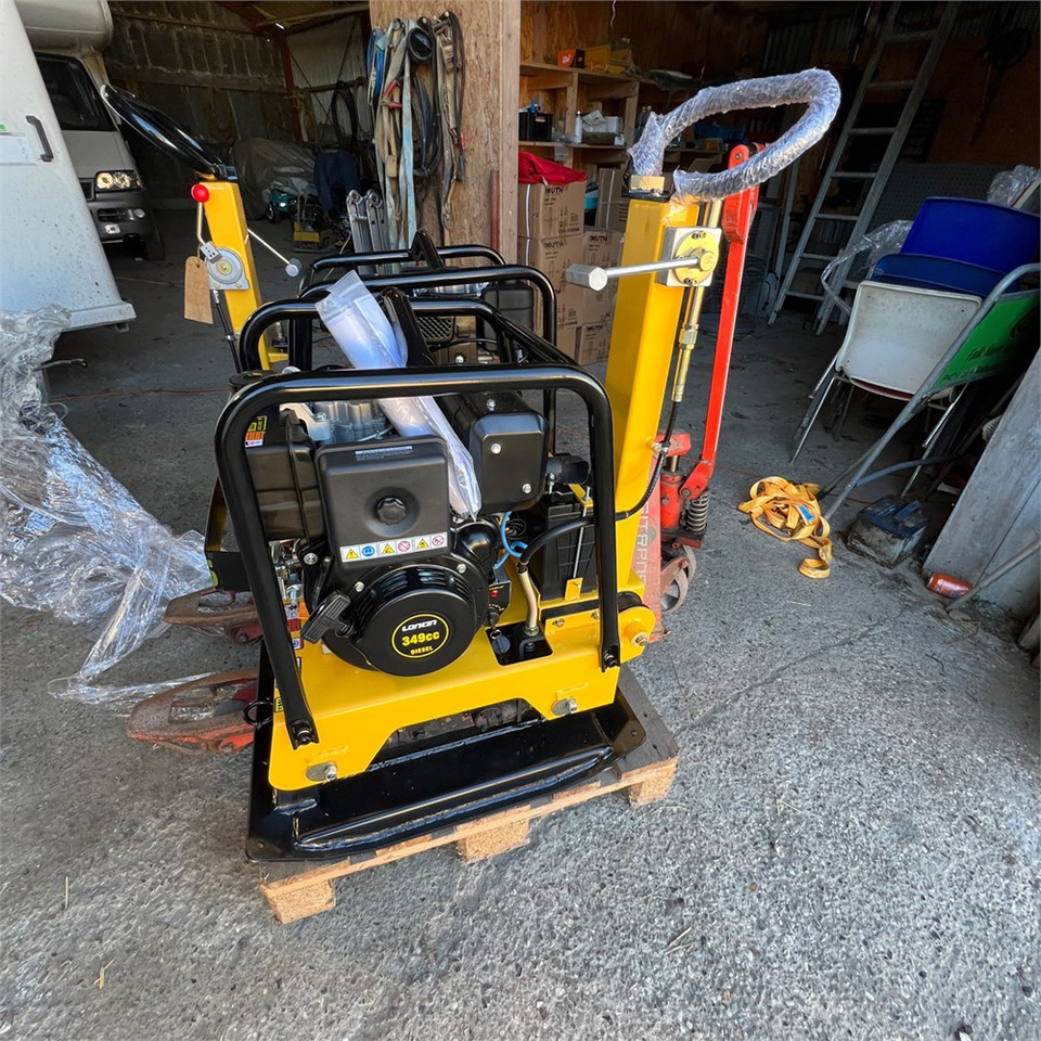 Bernards RT220-1 - Δονητική πλάκα: φωτογραφία 1 Bernards RT220-1 - Δονητική πλάκα: φωτογραφία 1