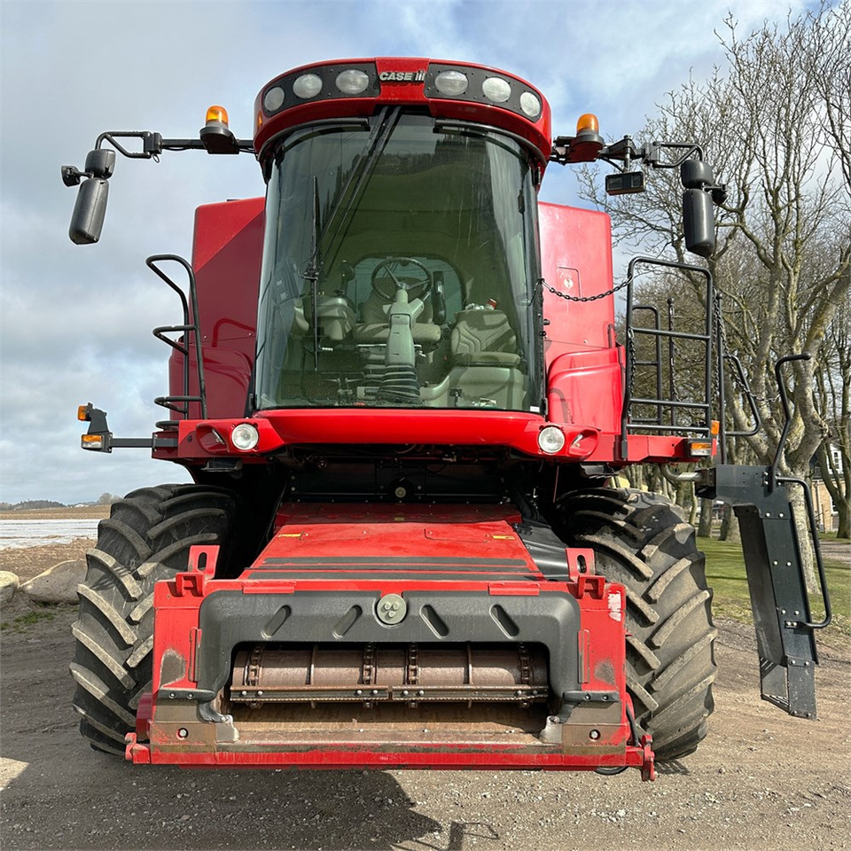 CASE IH 8010 Axial-flow - Μηχανή συγκομιδής: φωτογραφία 3 CASE IH 8010 Axial-flow - Μηχανή συγκομιδής: φωτογραφία 3