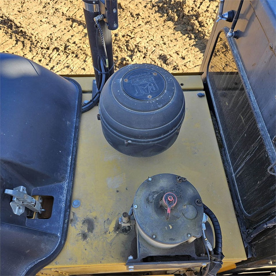 Ερπυστριοφόρος εκσκαφέας Caterpillar 323 EL: φωτογραφία 32