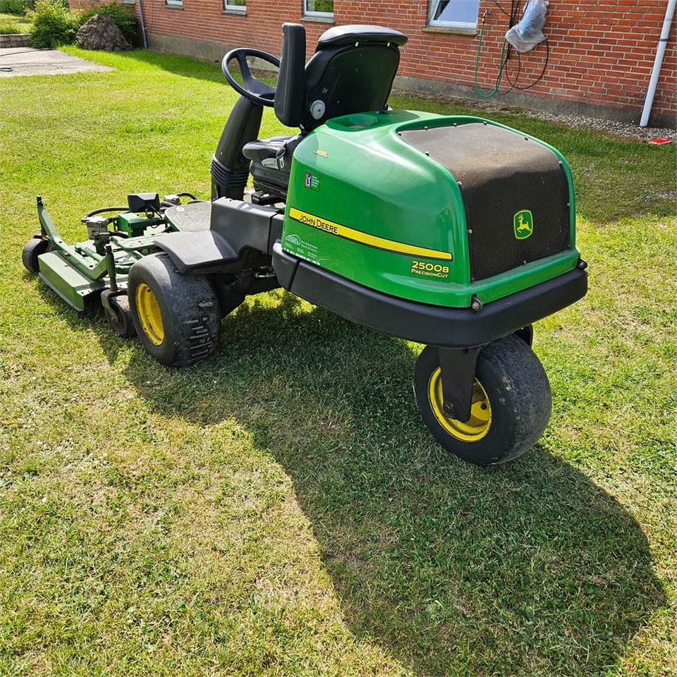 John Deere 2500B PrecisionCut - Χλοοκοπτικό: φωτογραφία 4 John Deere 2500B PrecisionCut - Χλοοκοπτικό: φωτογραφία 4