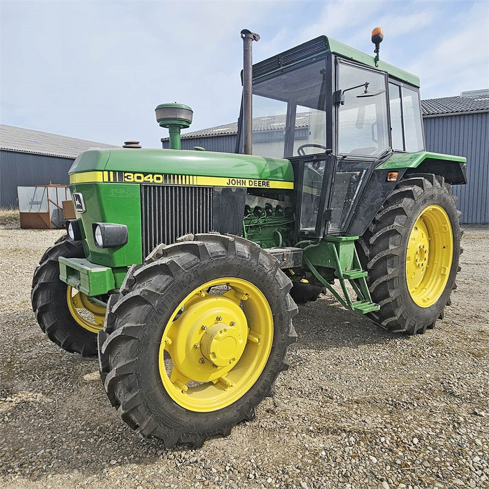 John Deere 3040 - Τρακτέρ: φωτογραφία 2 John Deere 3040 - Τρακτέρ: φωτογραφία 2