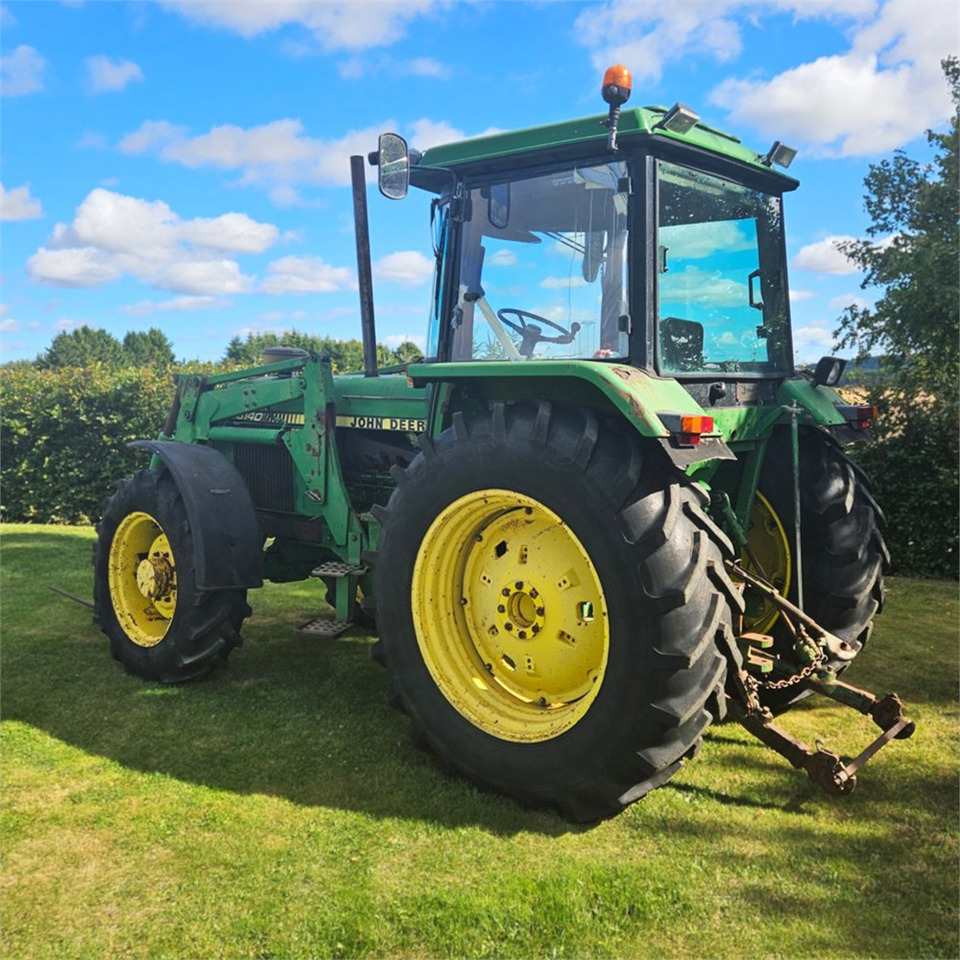 John Deere 3140 - Τρακτέρ: φωτογραφία 2 John Deere 3140 - Τρακτέρ: φωτογραφία 2
