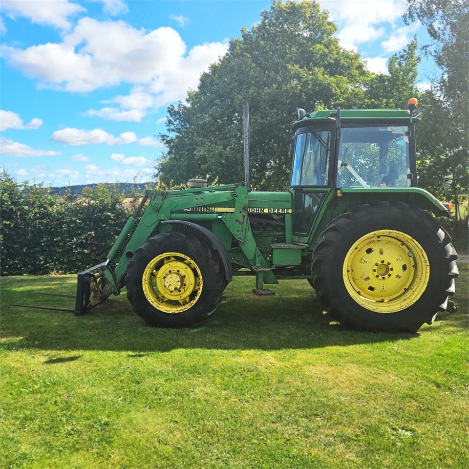 John Deere 3140 - Τρακτέρ: φωτογραφία 1 John Deere 3140 - Τρακτέρ: φωτογραφία 1