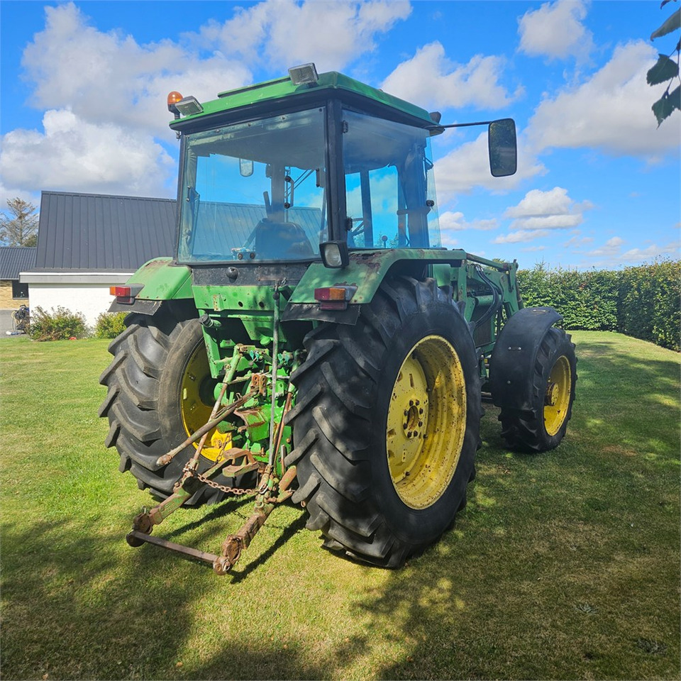 John Deere 3140 - Τρακτέρ: φωτογραφία 4 John Deere 3140 - Τρακτέρ: φωτογραφία 4