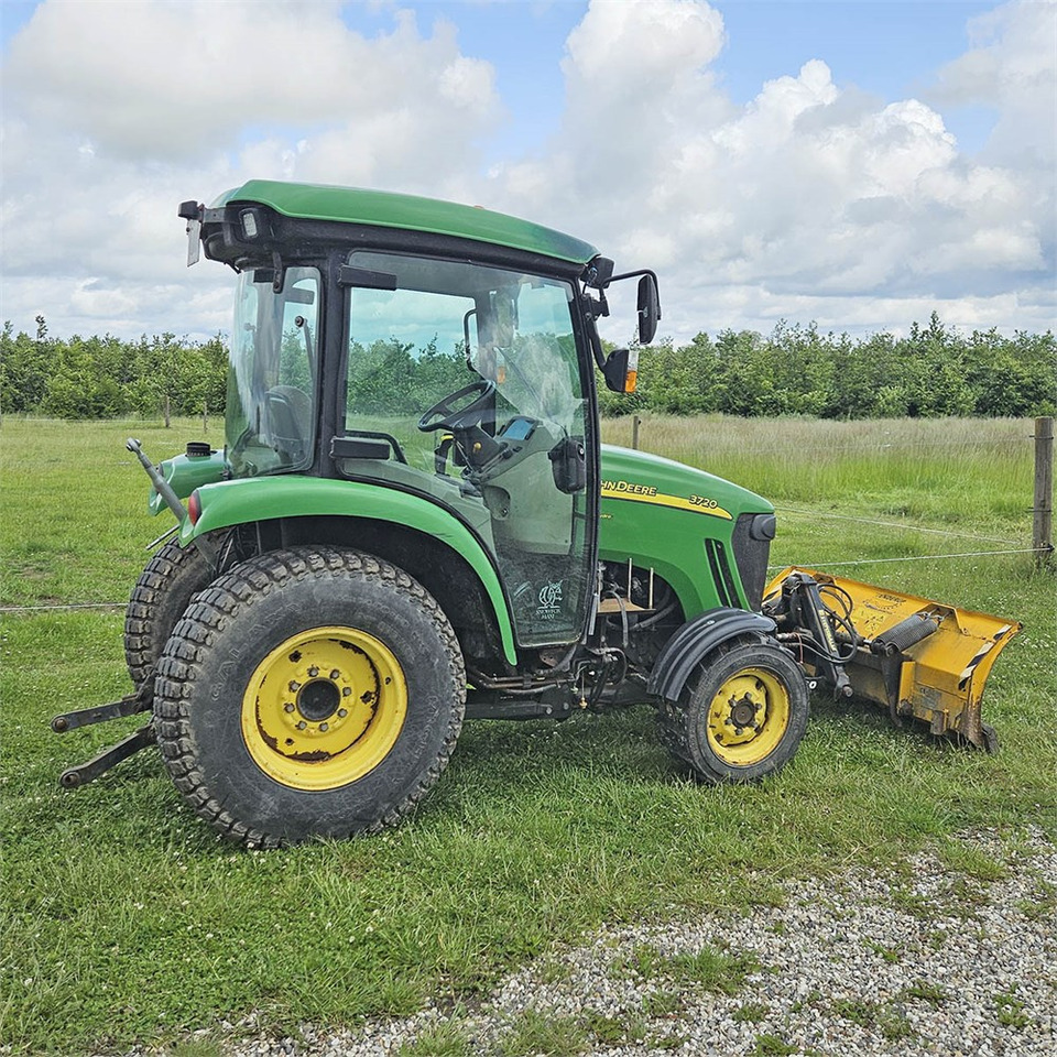 John Deere 3720 - Τρακτέρ: φωτογραφία 3 John Deere 3720 - Τρακτέρ: φωτογραφία 3