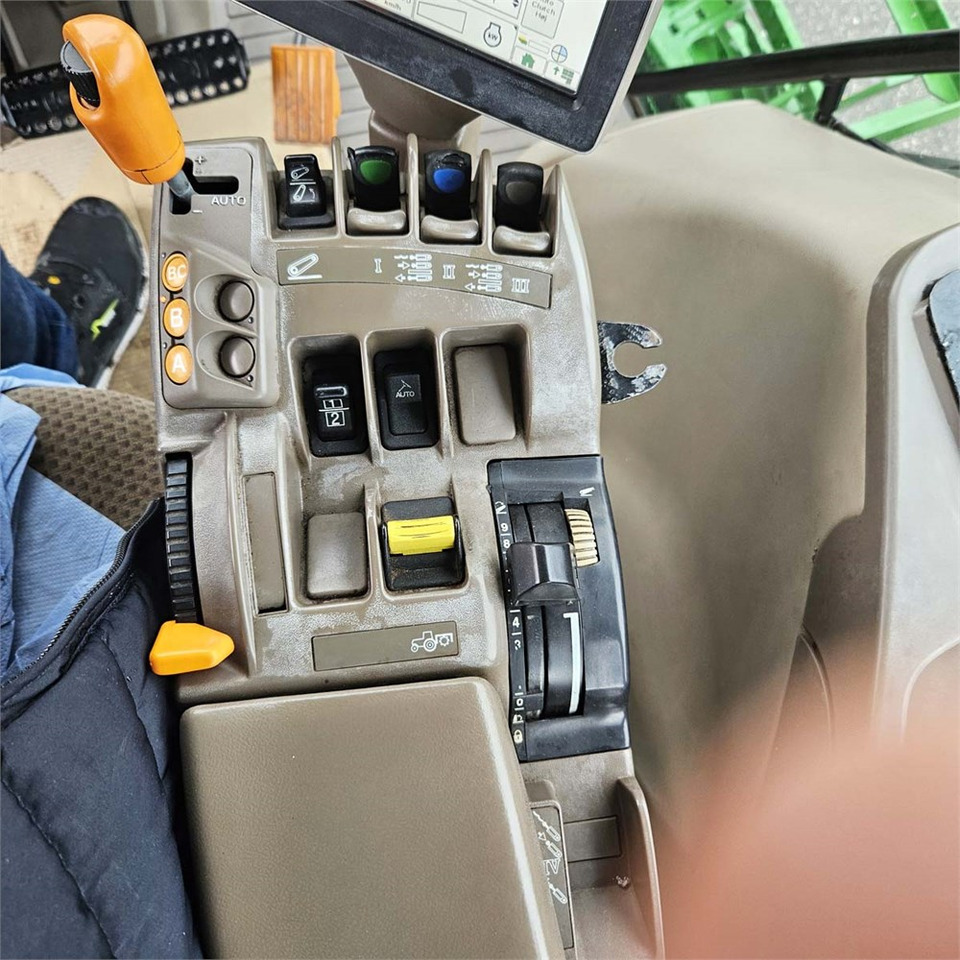 Τρακτέρ John Deere 6210 R: φωτογραφία 18