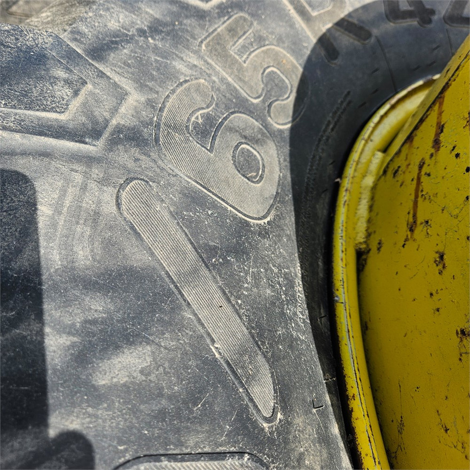 John Deere 650/65R42 - Τρακτέρ: φωτογραφία 4 John Deere 650/65R42 - Τρακτέρ: φωτογραφία 4