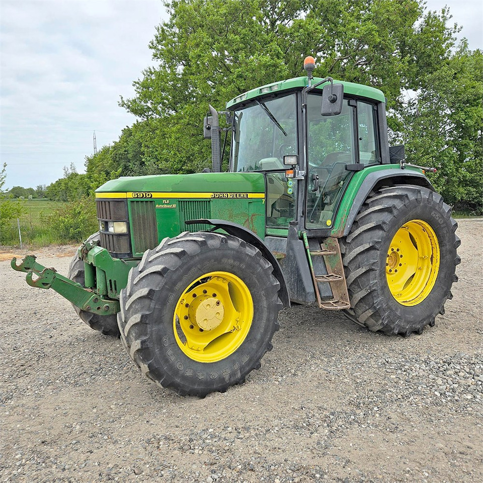 John Deere 6910 - Τρακτέρ: φωτογραφία 1 John Deere 6910 - Τρακτέρ: φωτογραφία 1