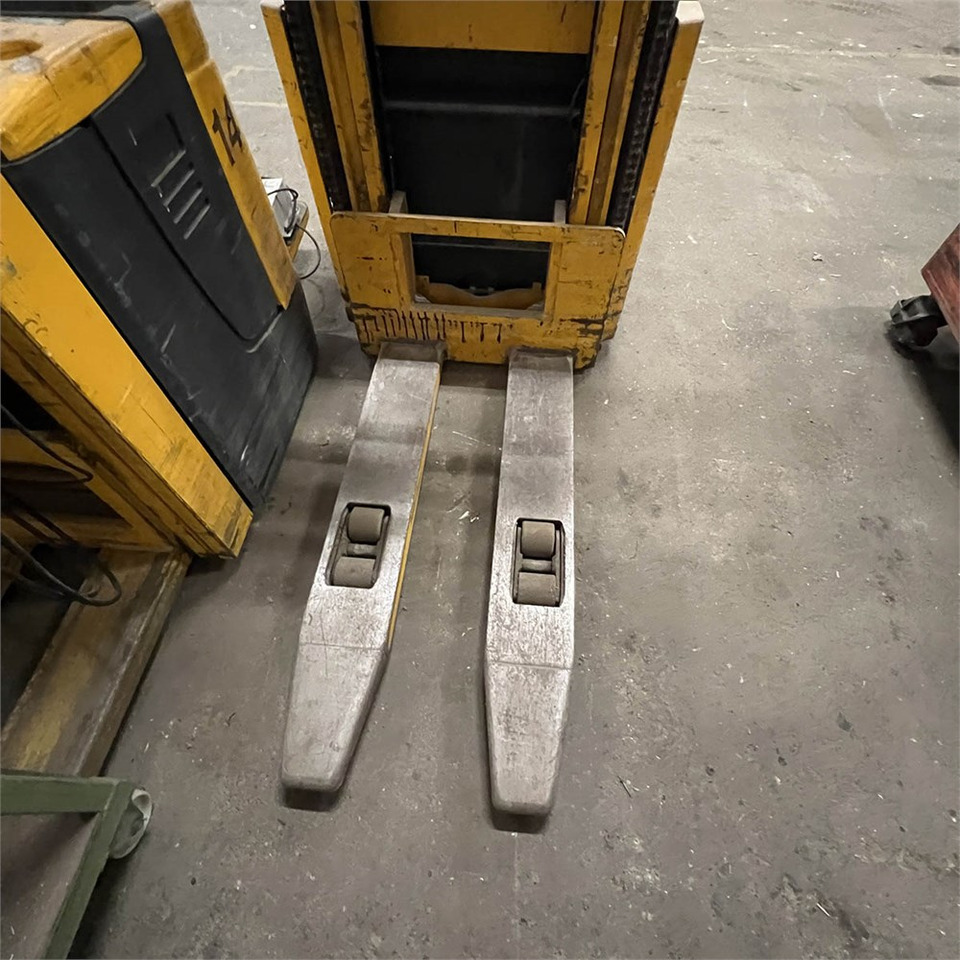 Μίσθωση Jungheinrich Hawker Perfect Plus 3 PzB 300 Jungheinrich Hawker Perfect Plus 3 PzB 300: φωτογραφία 8 Μίσθωση Jungheinrich Hawker Perfect Plus 3 PzB 300 Jungheinrich Hawker Perfect Plus 3 PzB 300: φωτογραφία 8