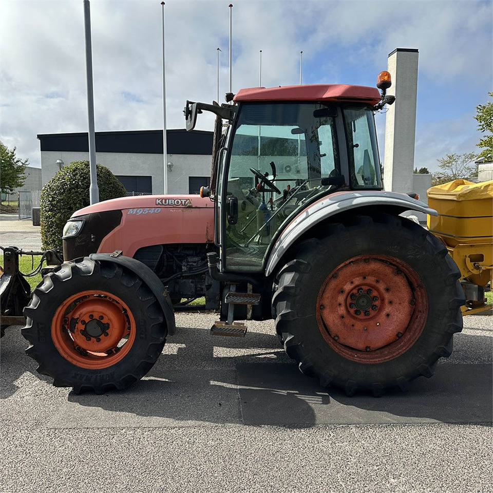 Kubota M 9540 2/4 WD - Τρακτέρ: φωτογραφία 4 Kubota M 9540 2/4 WD - Τρακτέρ: φωτογραφία 4