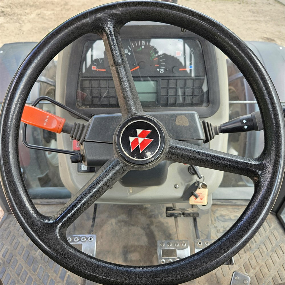 Τρακτέρ Massey Ferguson 4270: φωτογραφία 19